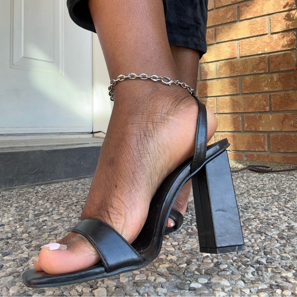 CHAINED BLOCK HIGH HEEL | Size: 10 - Picture 6 of 7